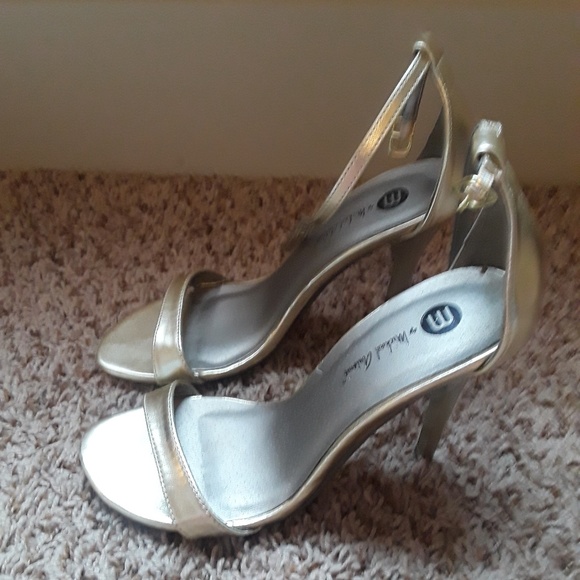 Gold High heels - Picture 2 of 4